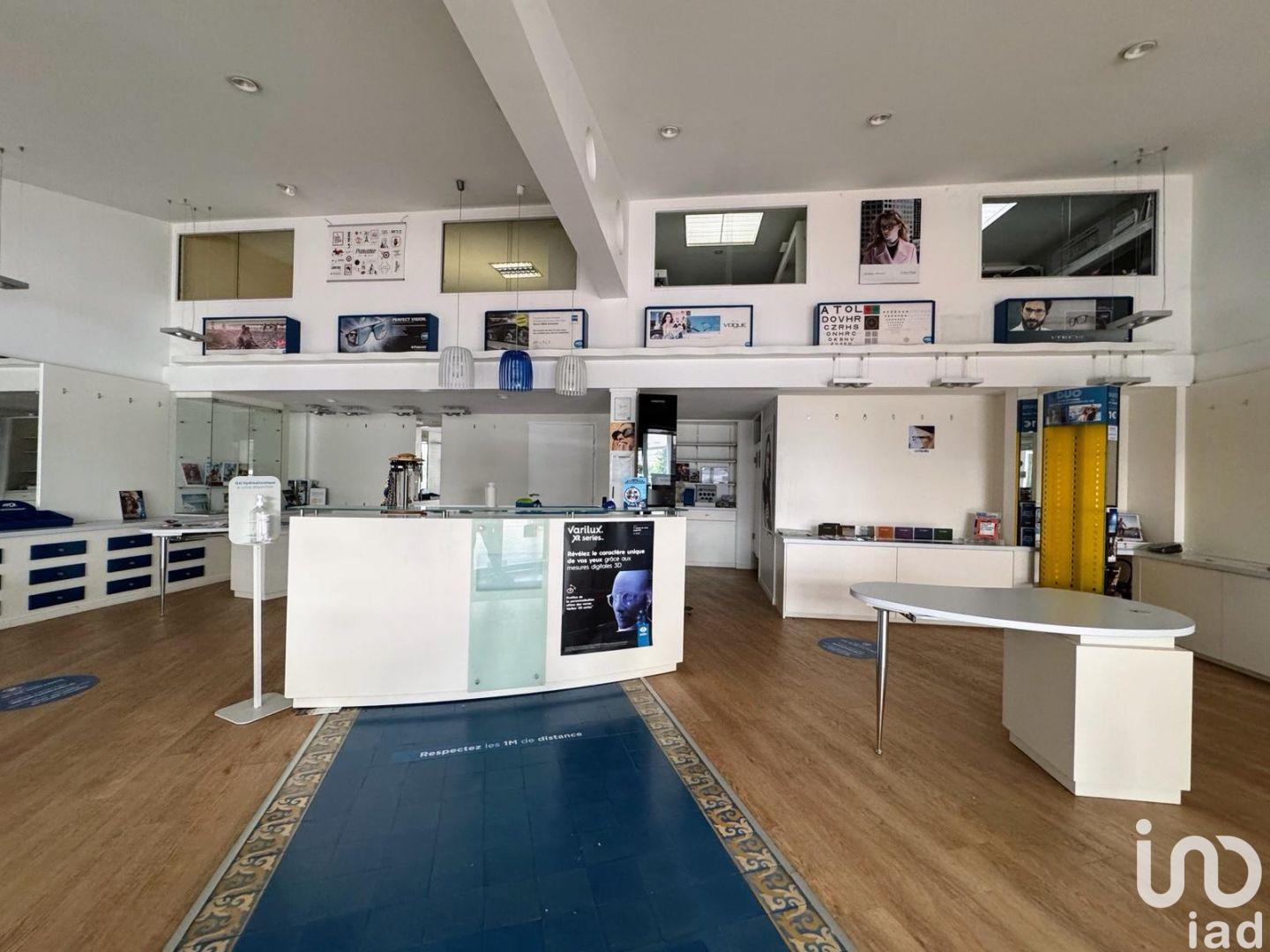 Building for sale in Poitiers, France