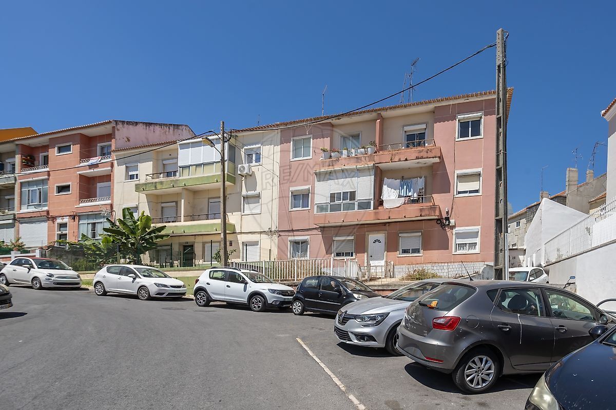 Building for sale in Almada, Portugal