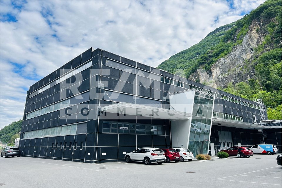 Zum Verkauf: Geräumige Gewerbefläche im Center CAST-CASTIONE