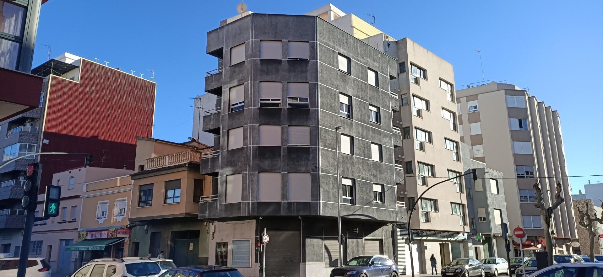 Building seeks investors