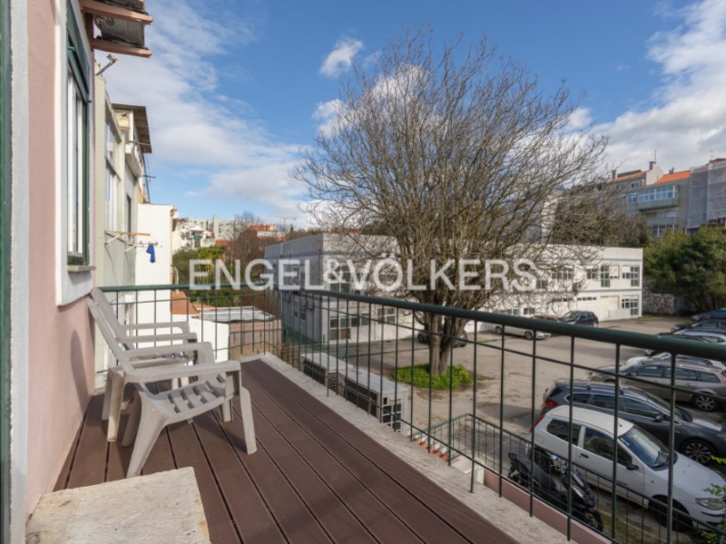 4 apartment building with AL license