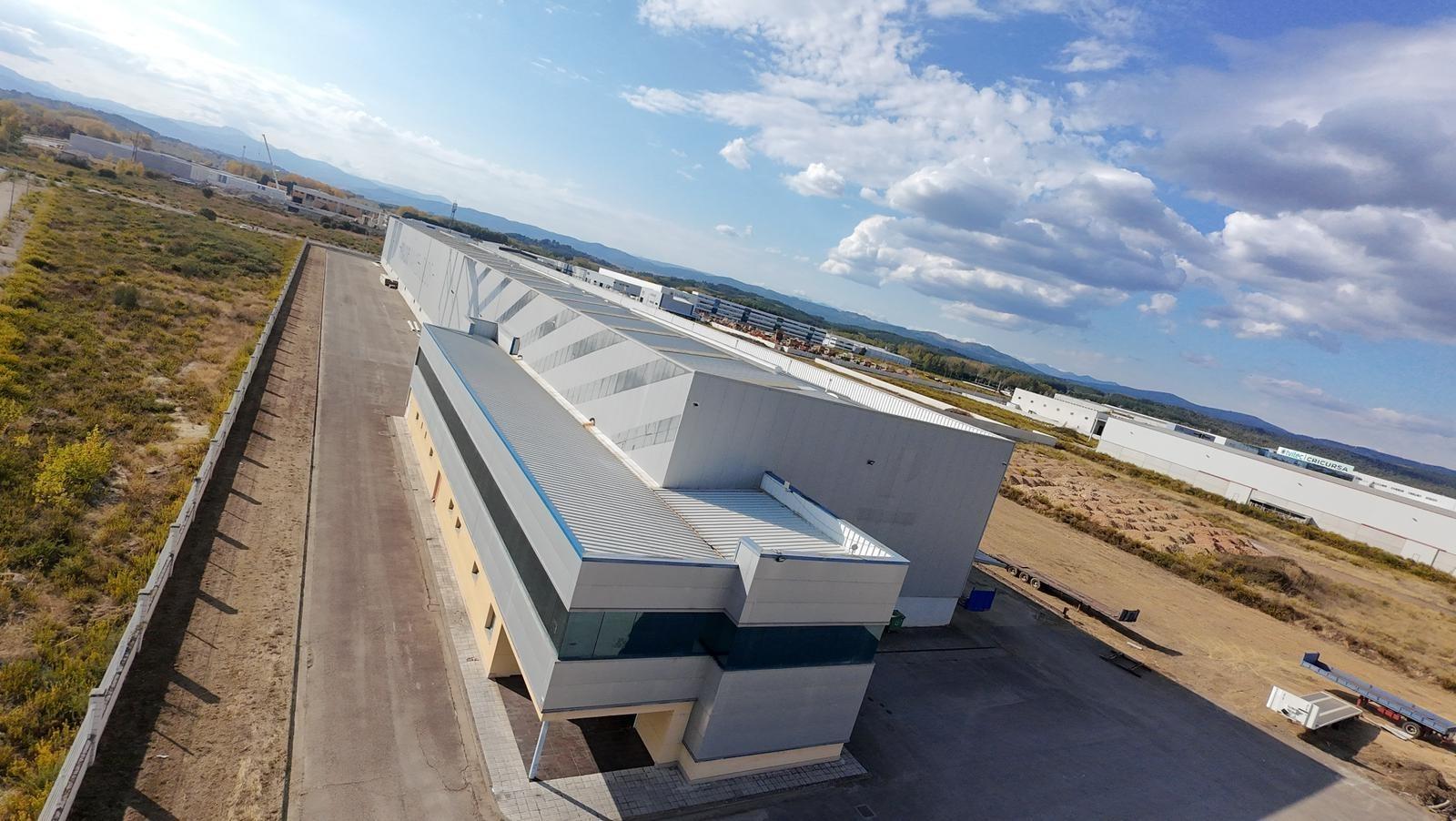 WAREHOUSE FOR SALE IN THE INDUSTRIAL ESTATE OF CUBILLOS (CABAÑAS)