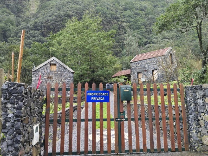 PLOT 1581M2 WITH 3 STUD BEARERS