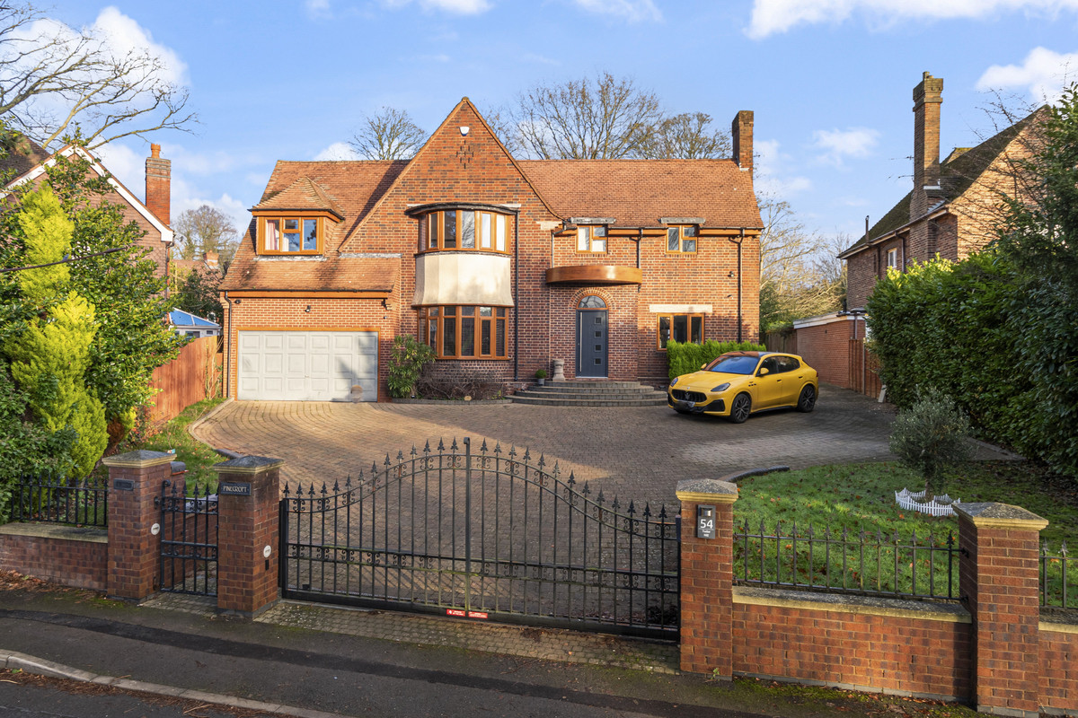 Detached House: for sale in Sutton Coldfield