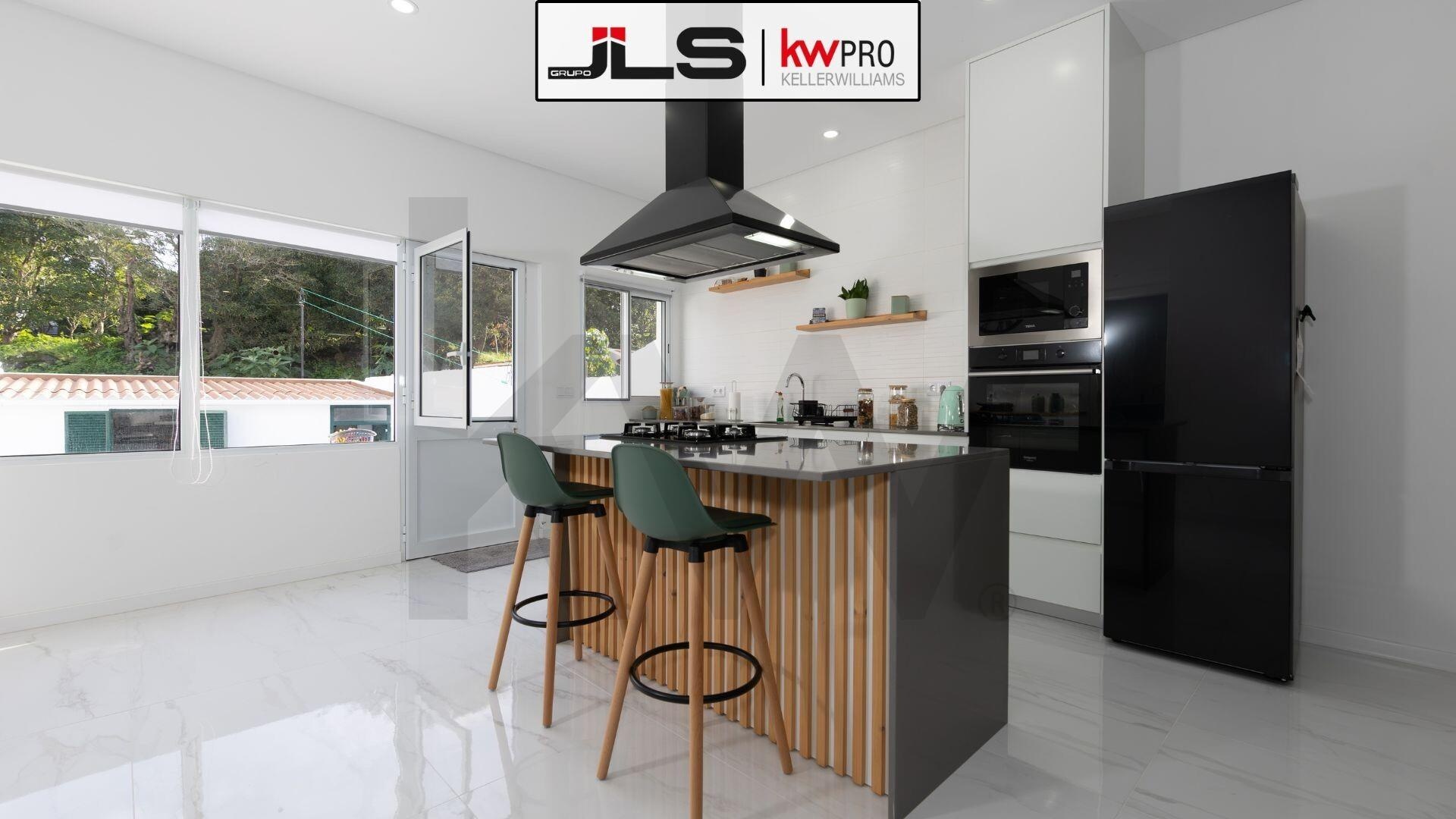 Lisbon street Fajã de Baixo