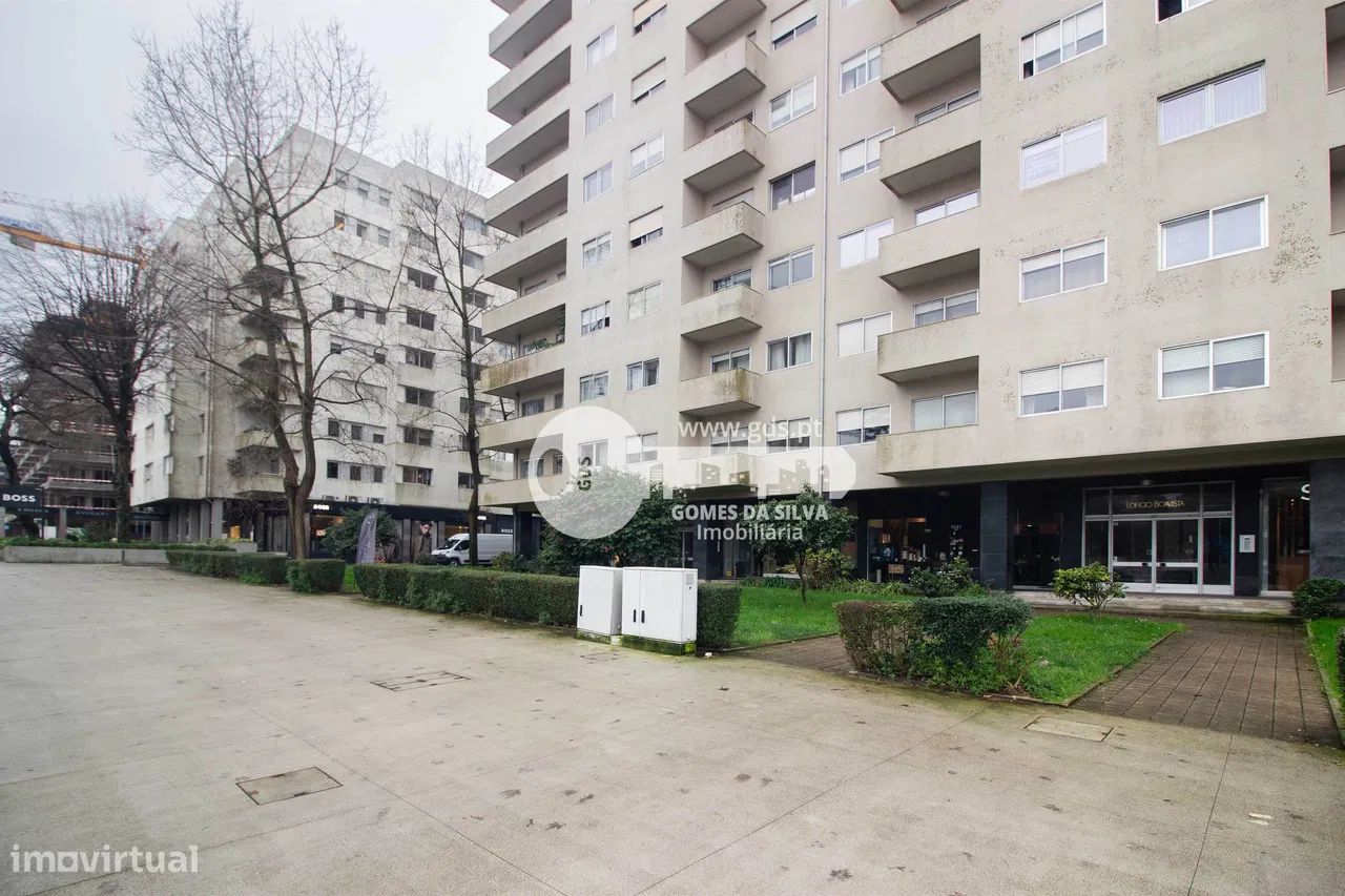 Commercial for sale, Porto (Massarelos, Portugal)