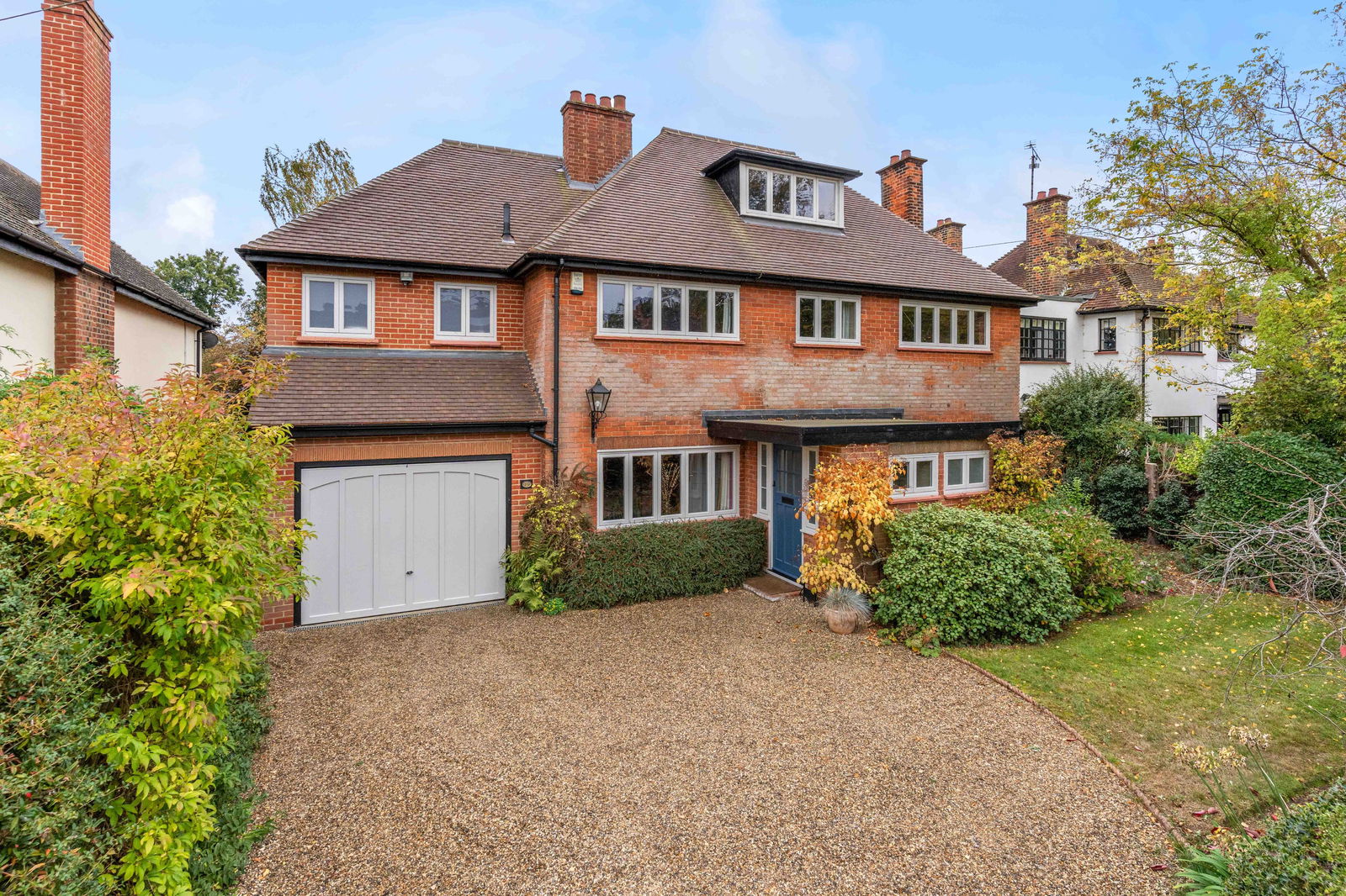 Detached House: for sale in Brentwood Brentwood