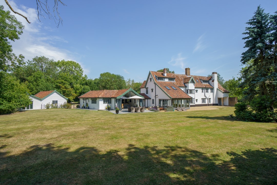 Under Offer: Detached House for sale in Saxlingham Nethergate