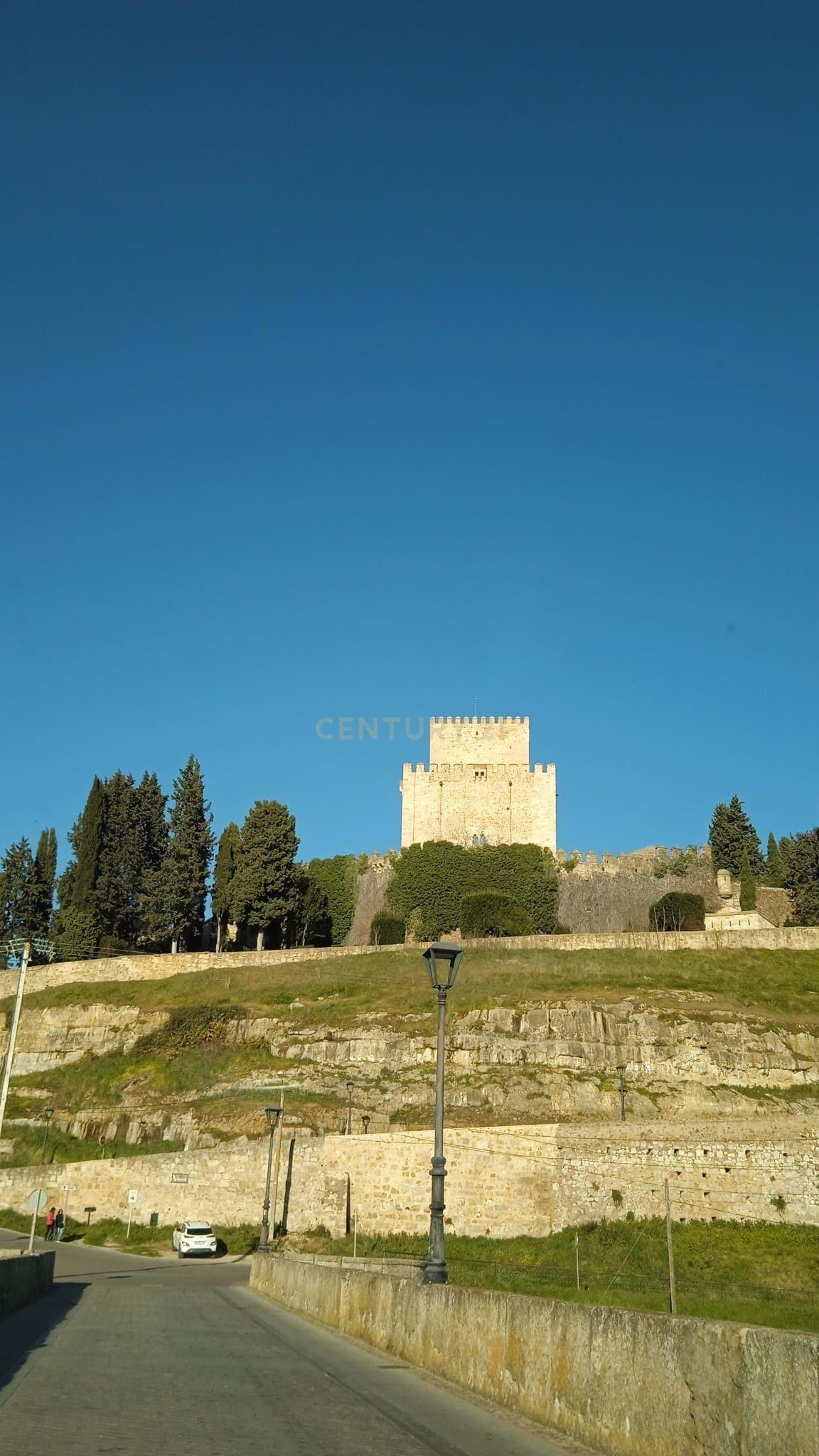 Renovated ground floor apartment with 3 bedrooms in Ciudad Rodrigo – no stairs and no community fees