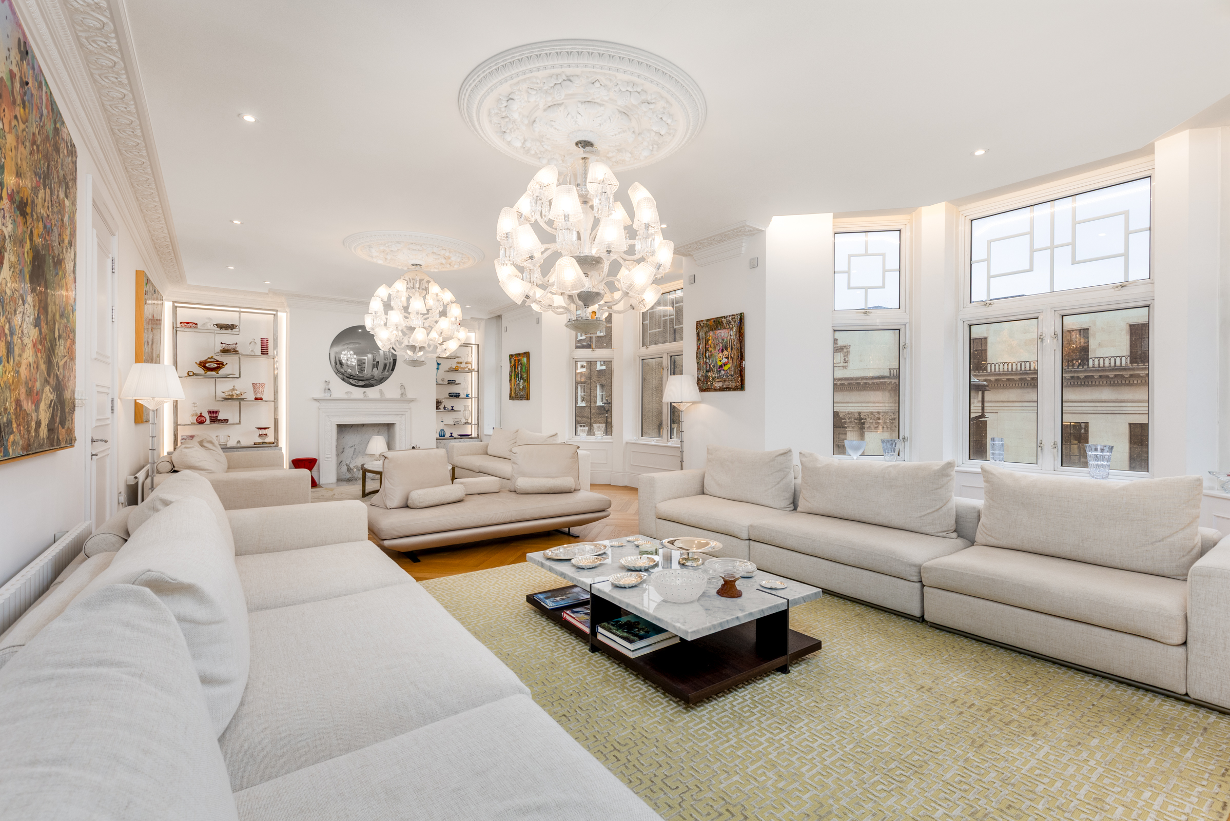 Bright and Elegant Lateral Apartment in Marylebone
