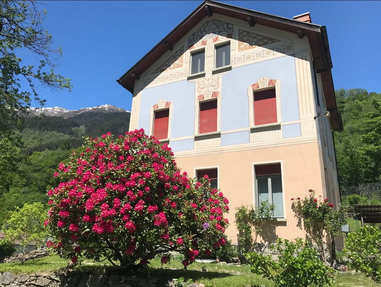 Edificio Stile Liberty immerso nel verde a Faido, ottimo investimento anche a reddito