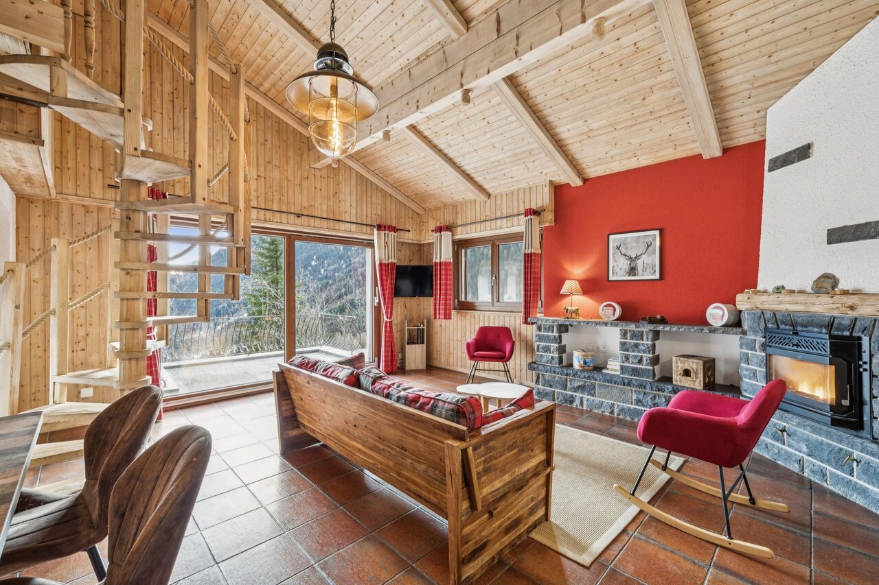 Chalet a stone's throw from the ski lifts