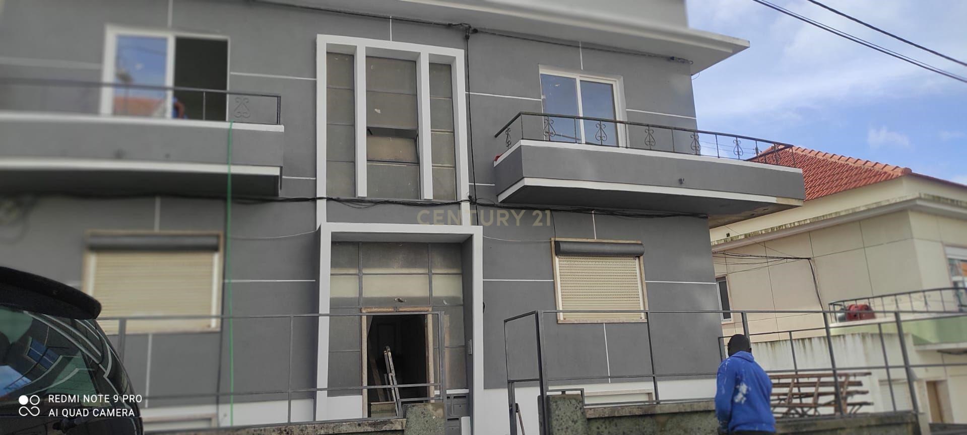 Building in Almada, Barrocas