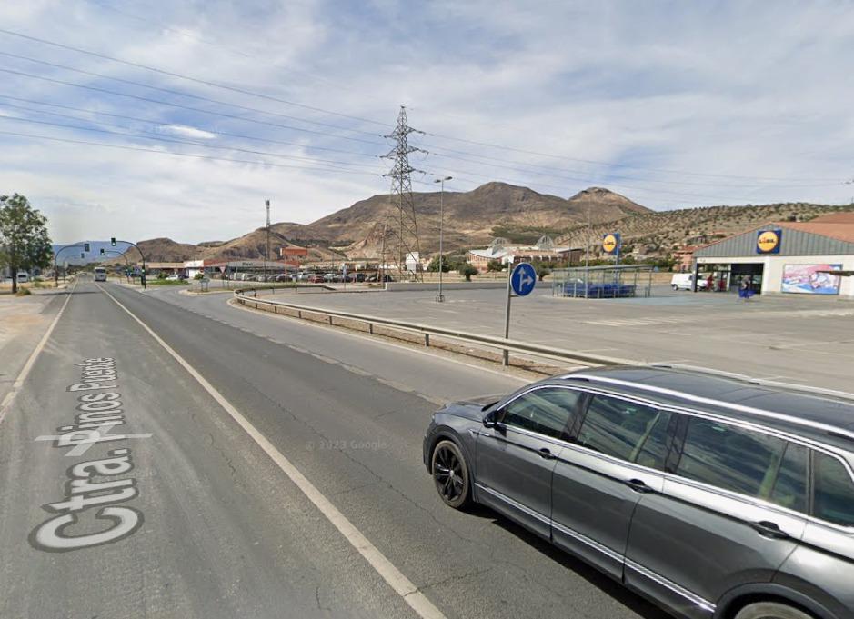 LARGE WAREHOUSE IN FRONT OF THE LIDL ON THE CORDOBA ROAD