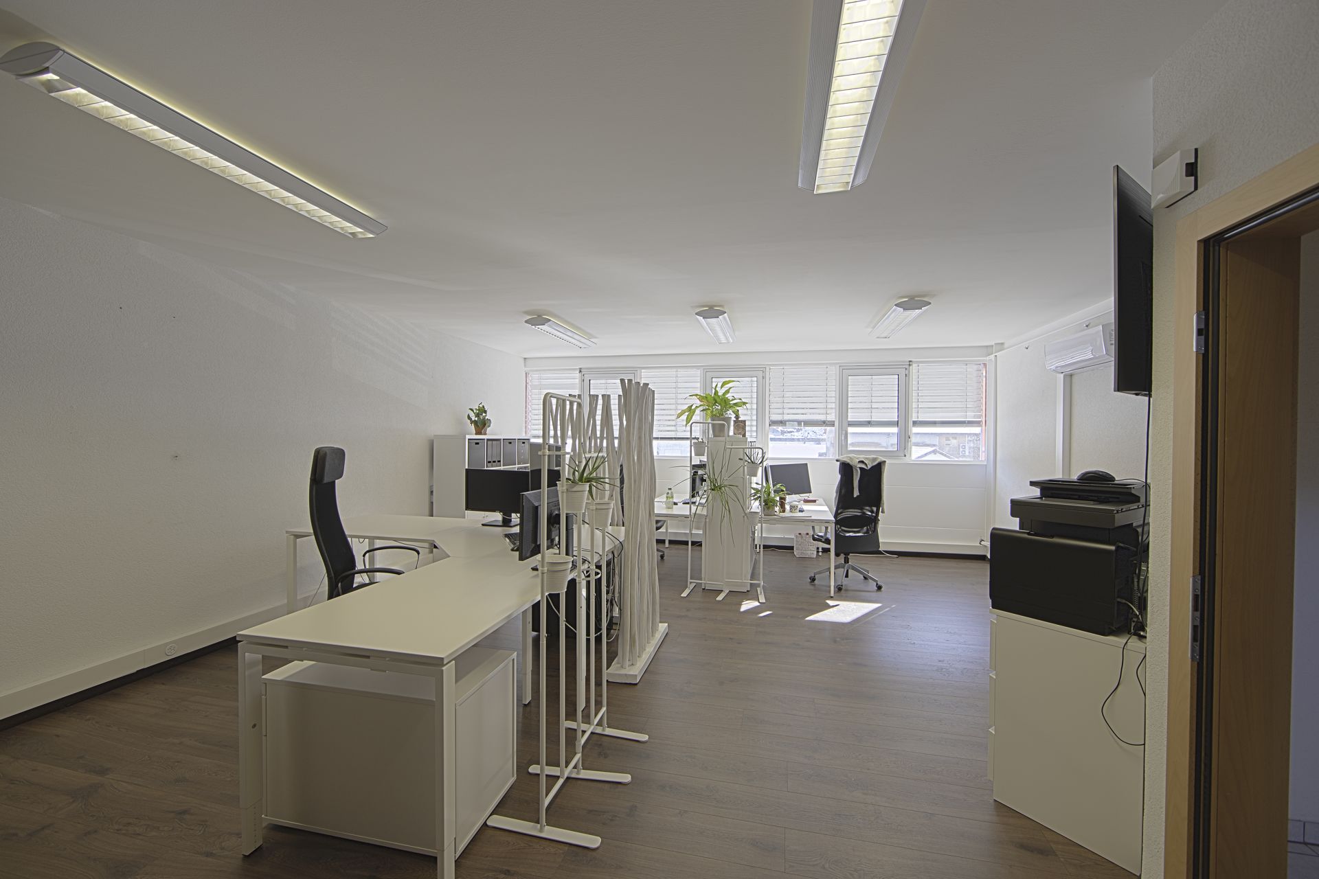 Sole agent - Office and parking space - Sion