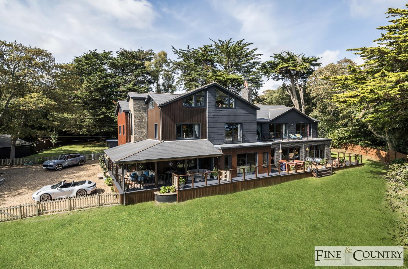 Detached House: for sale in Weymouth