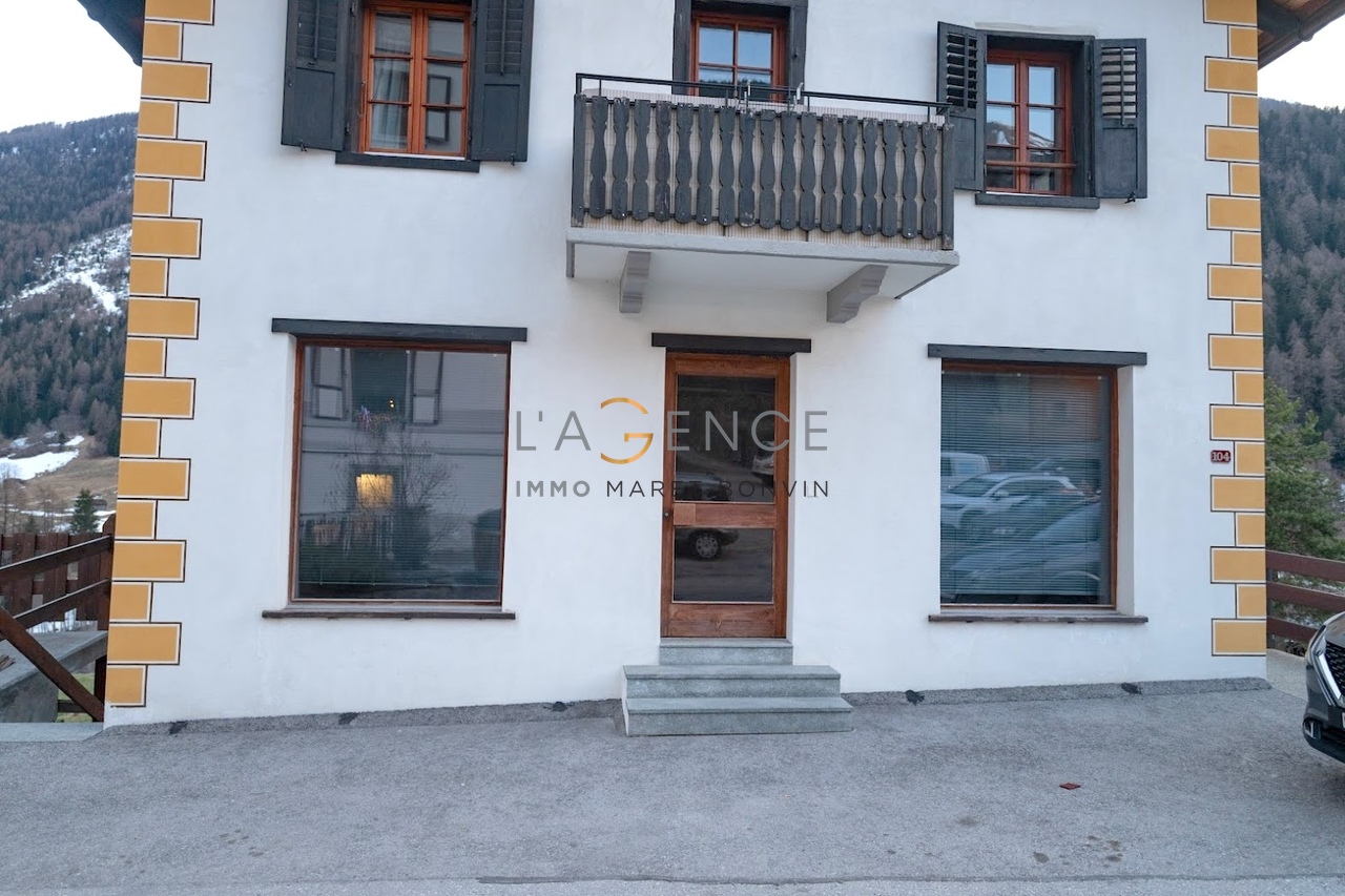 COMMERCIAL PREMISES / OFFICE IN THE HEART OF EVOLENE