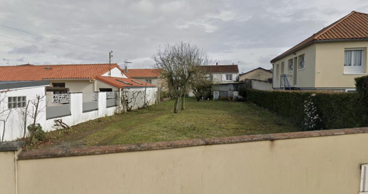 Investment building with building plot of 399m2