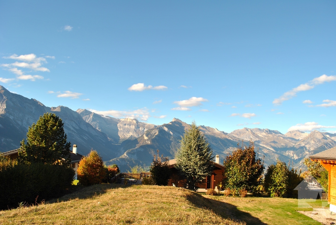 Land, 912 m2, to build a main residence near the center