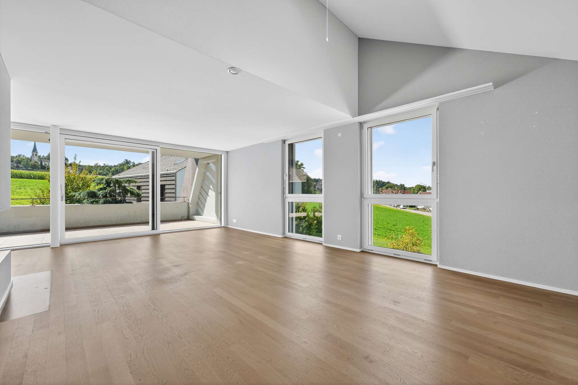 Modern, bright 6.5 room maisonette apartment with 36.2 m² terrace