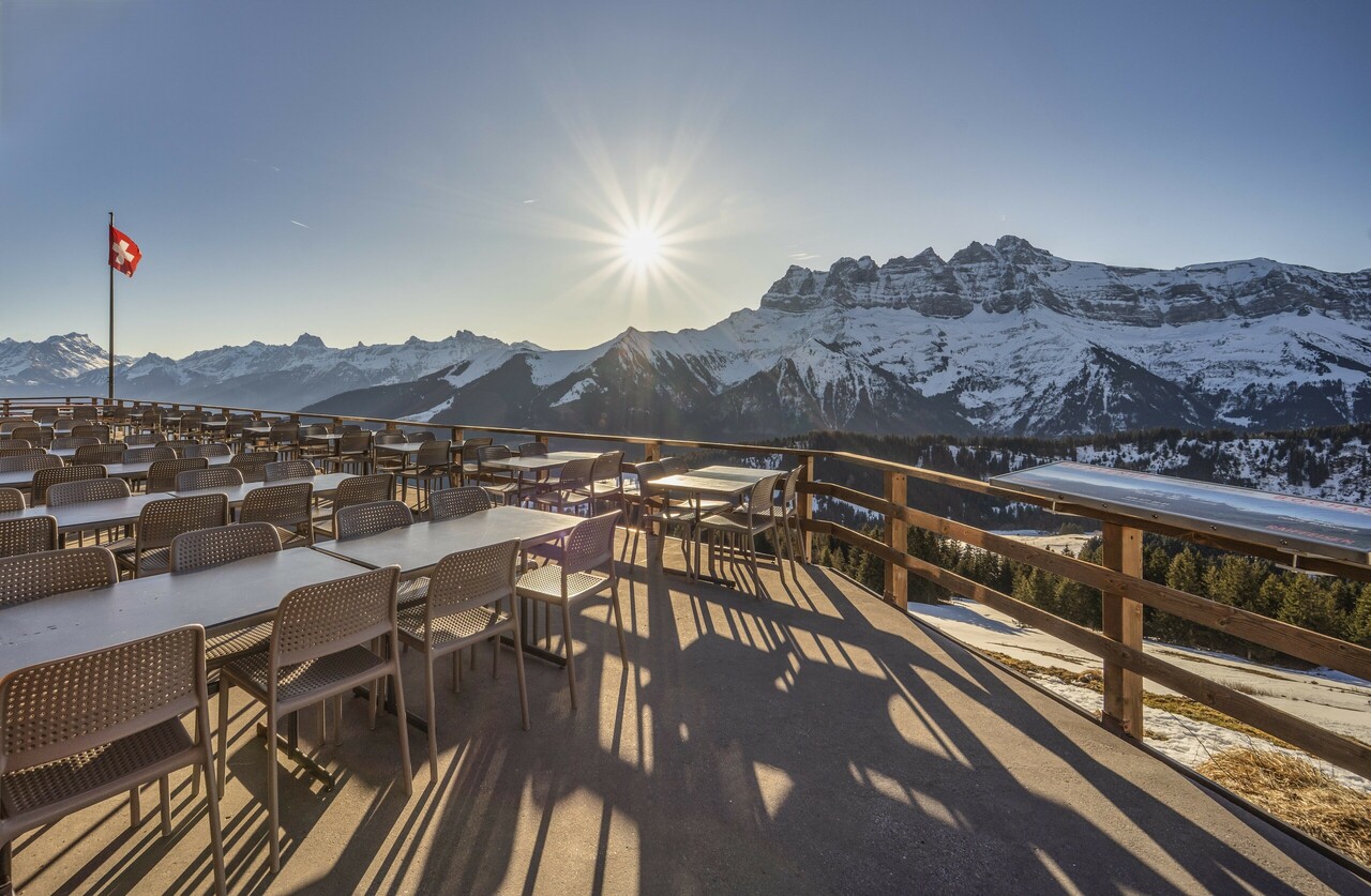RESTAURANT ON THE SLOPES - TERRACE WITH A VIEW OF DENTS-DU-MIDI - SOLE AGENT