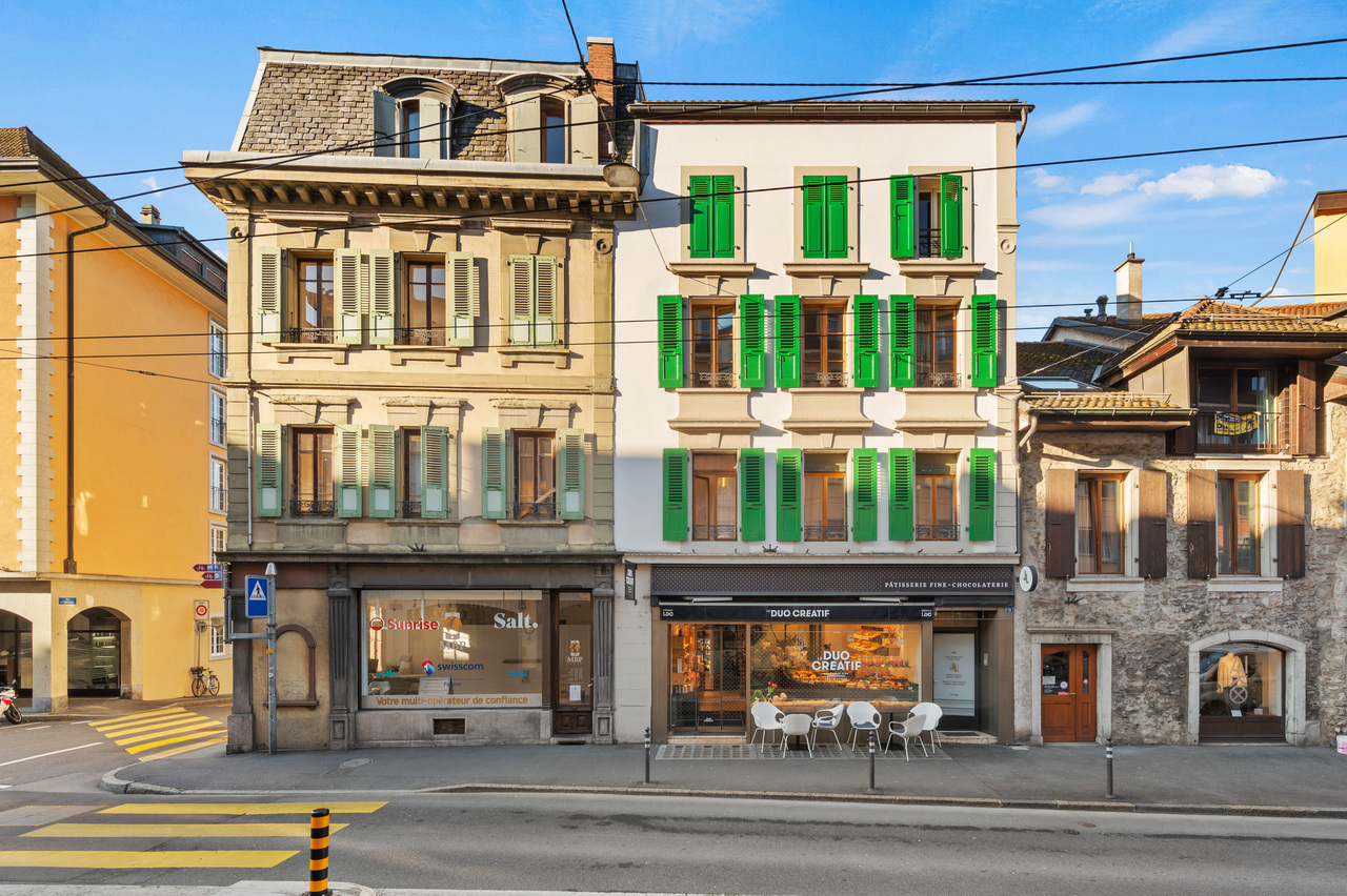 Charming townhouse with lake view - 3 homes and shops