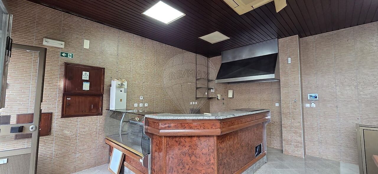 Commercial for sale in Belas, Portugal