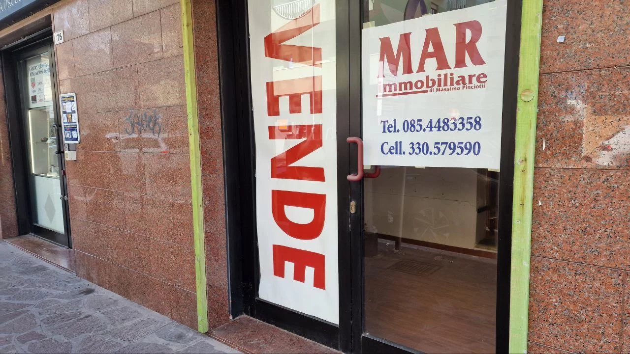 Commercial premises facing the street