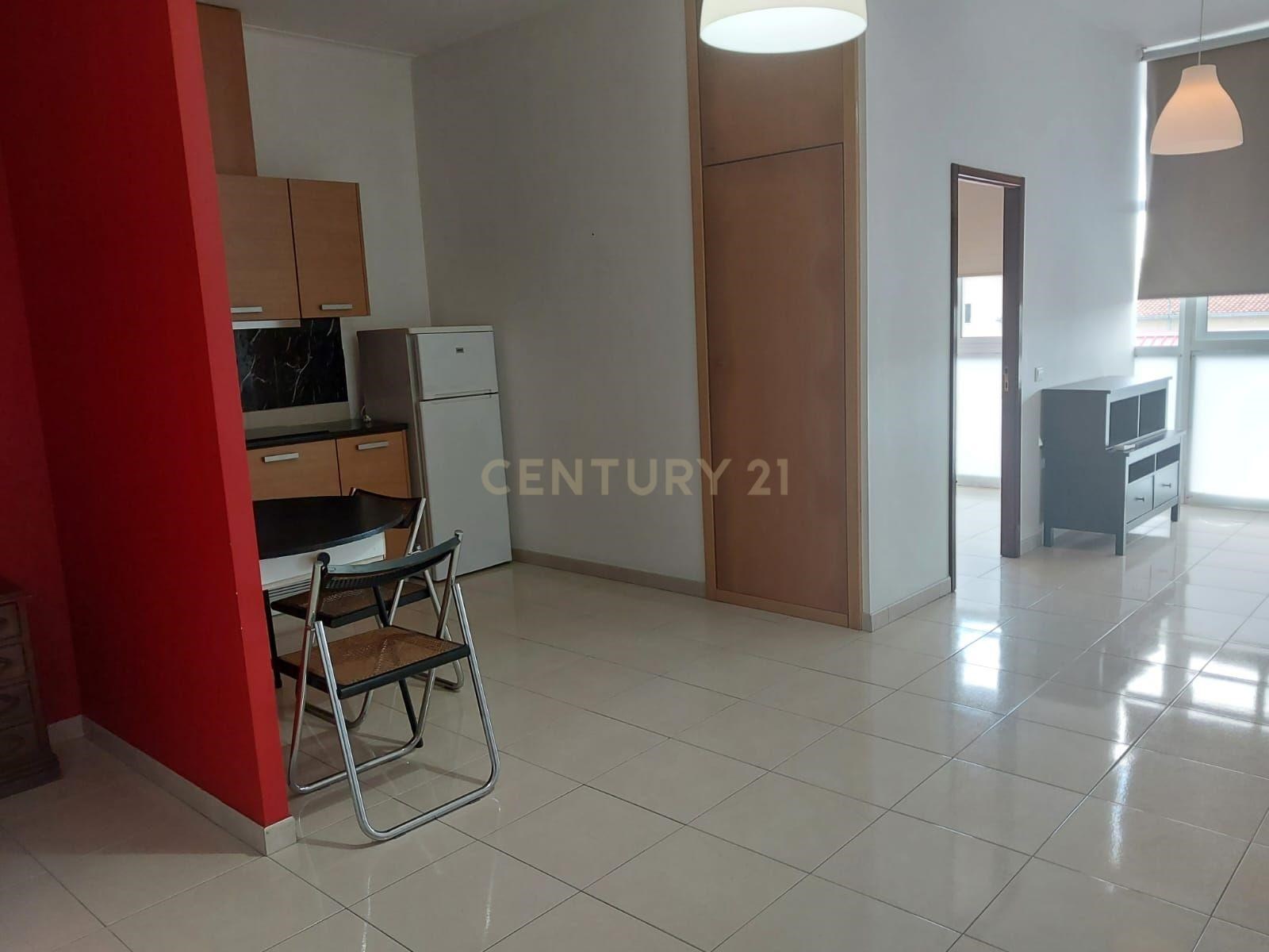 Office / 1 bedroom apartment in the center of Marinha Grande