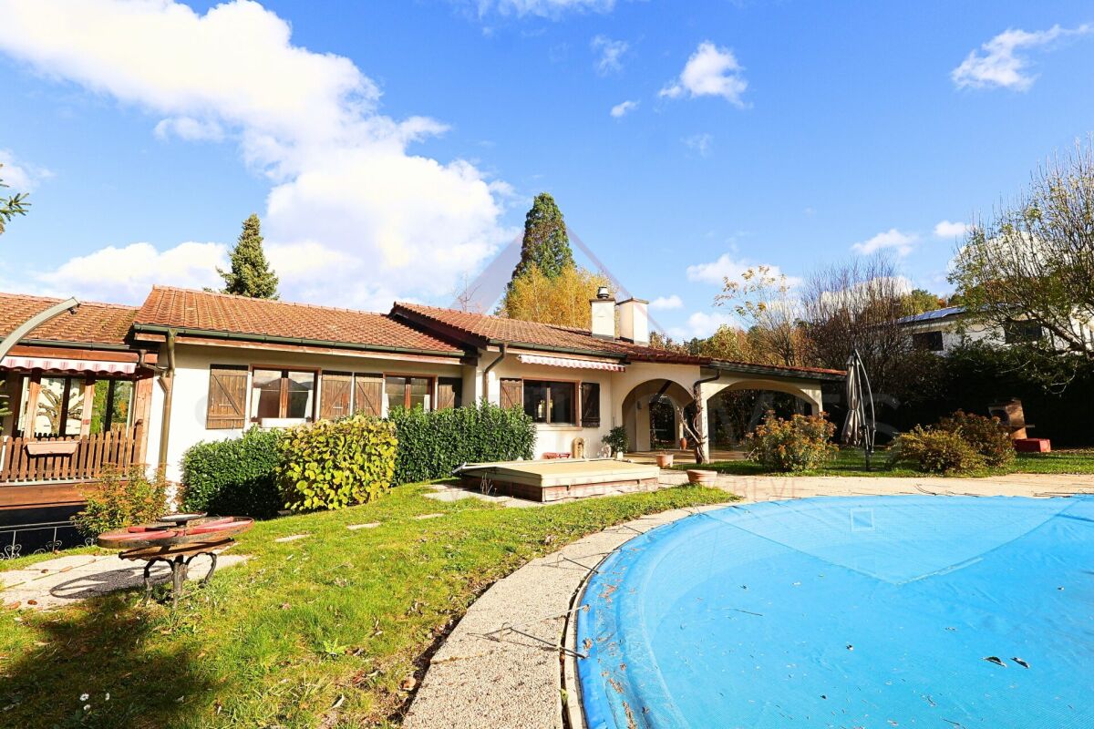 Porrentruy - Exceptional villa 238 m² with swimming pool & jacuzzi, independent apartment and large plot of 1'248 m²