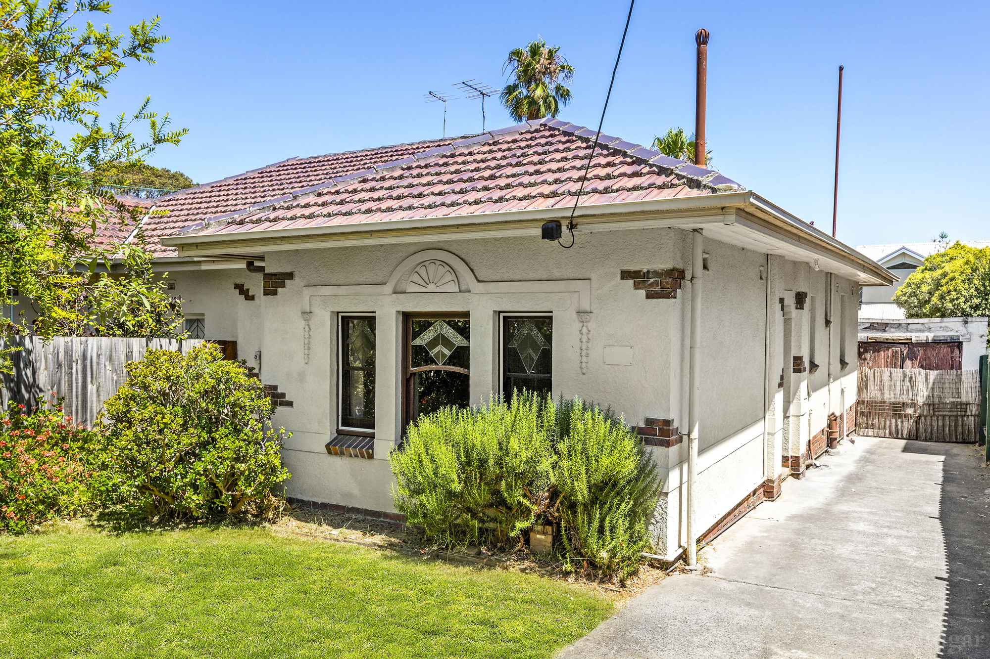 Art Deco Abode with Expansive North/West Rear Garden