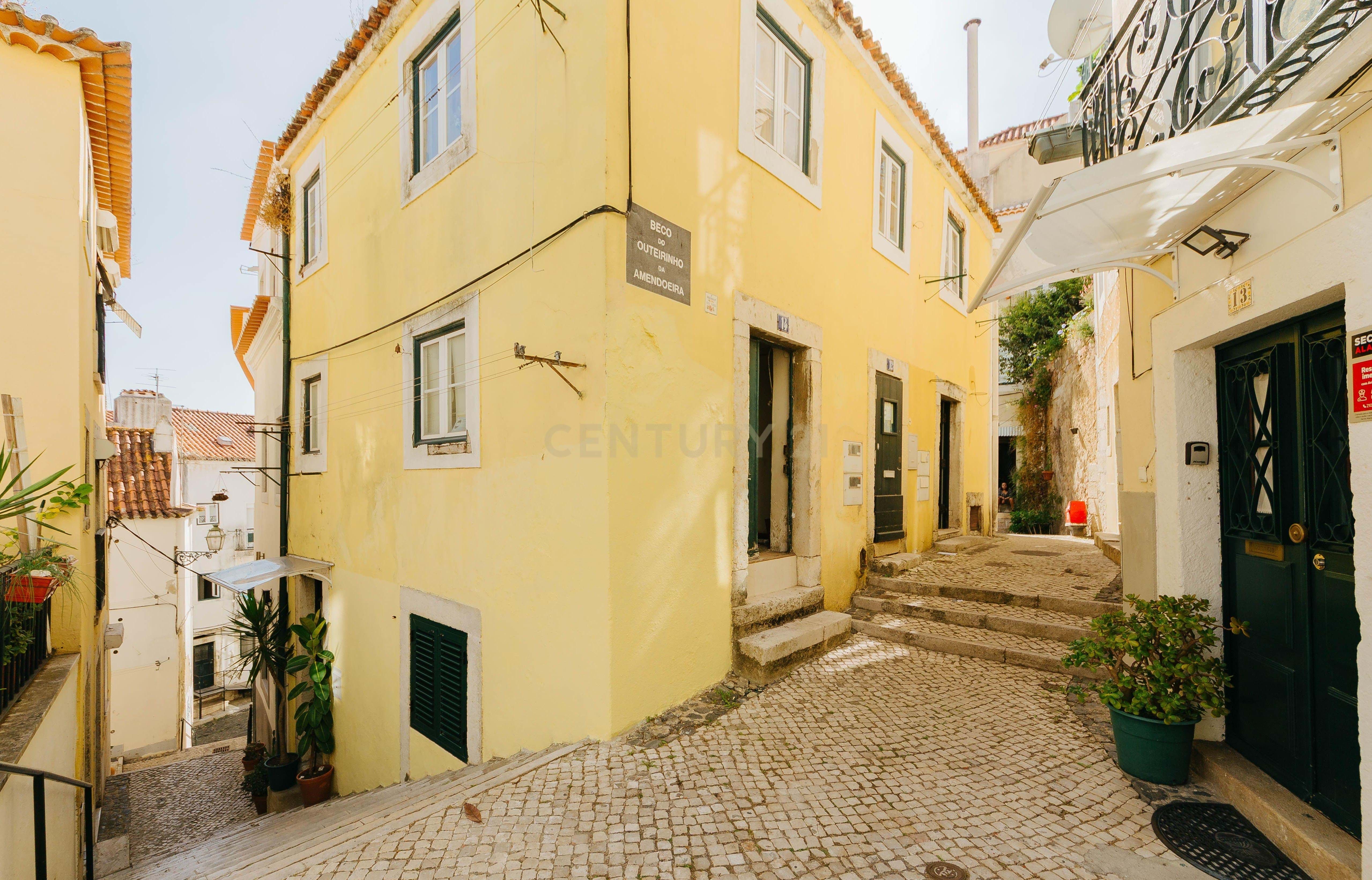 Building for Sale in Alfama