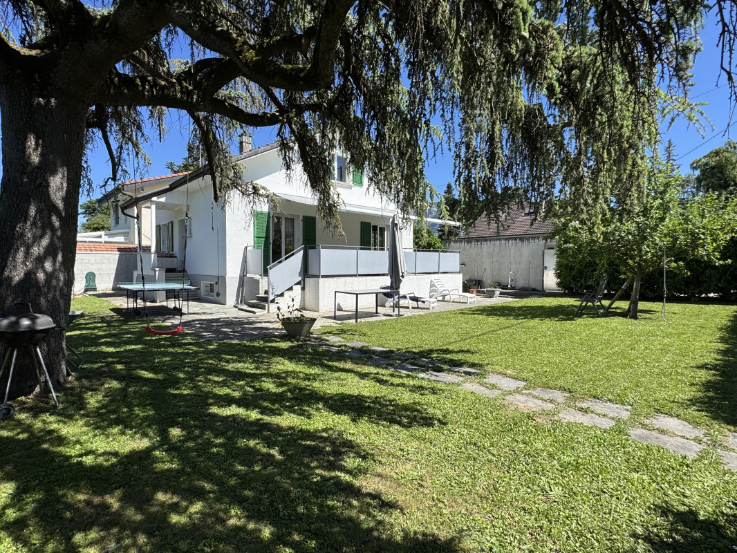 NICE INDIVIDUAL FAMILY VILLA WITH 5 BEDROOMS