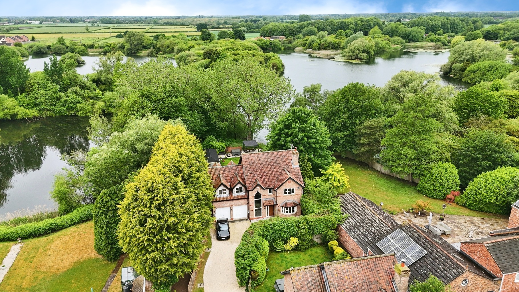 Detached House: for sale in Newport East Riding Of Yorkshire