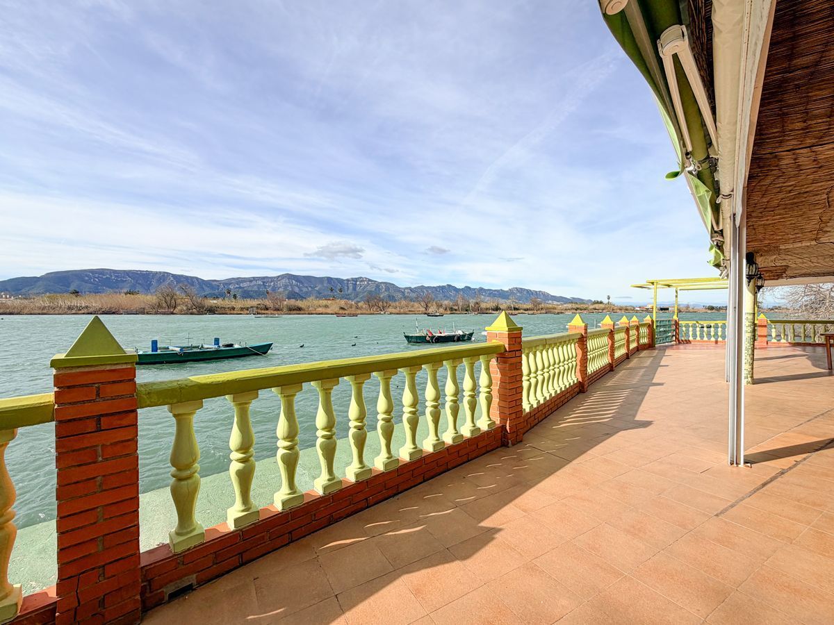 Commercial for sale in Cullera, Spain