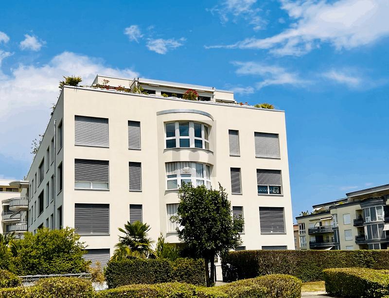 OFFICE WITH PRIVATE GARDEN