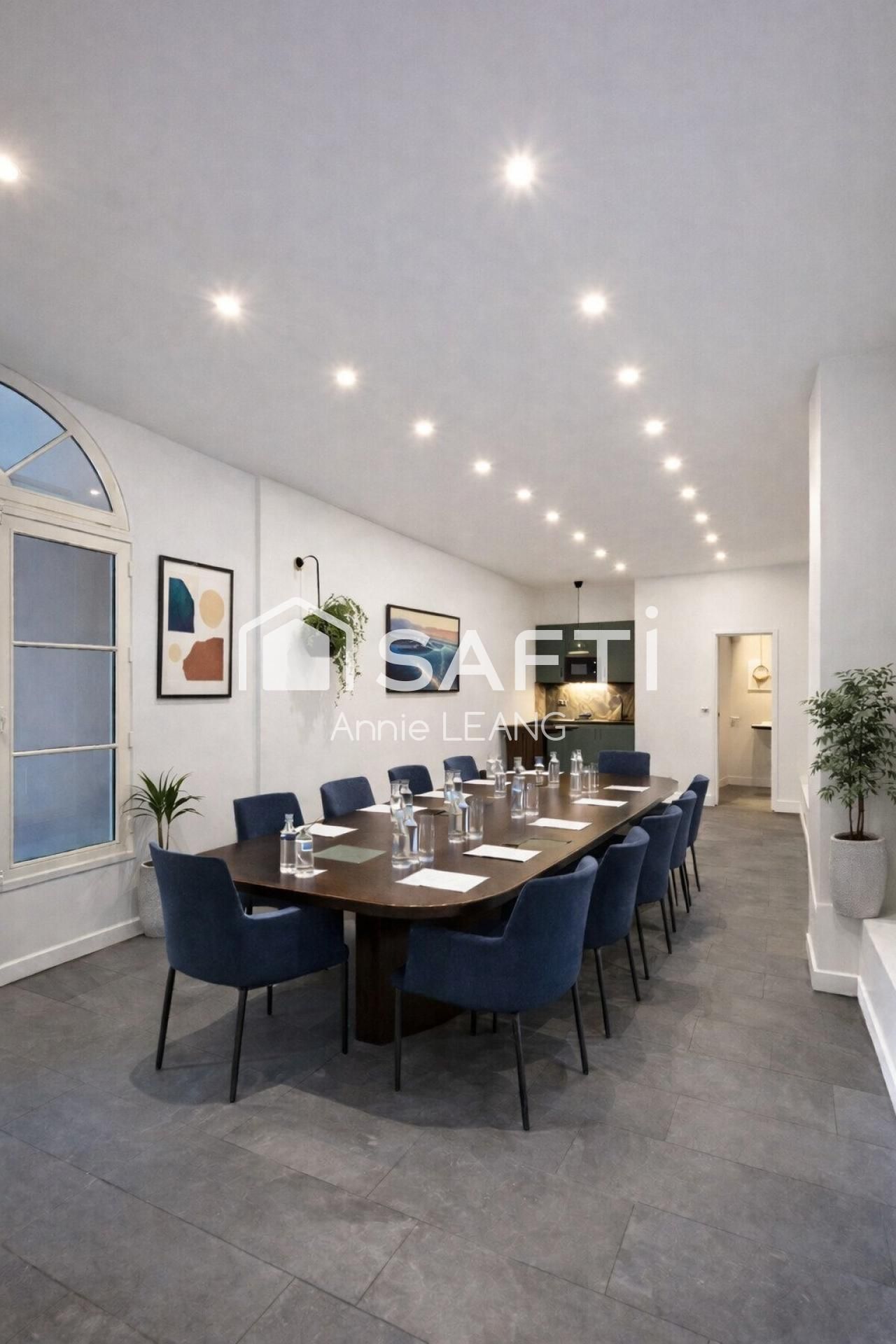 Commercial for sale in Paris, France