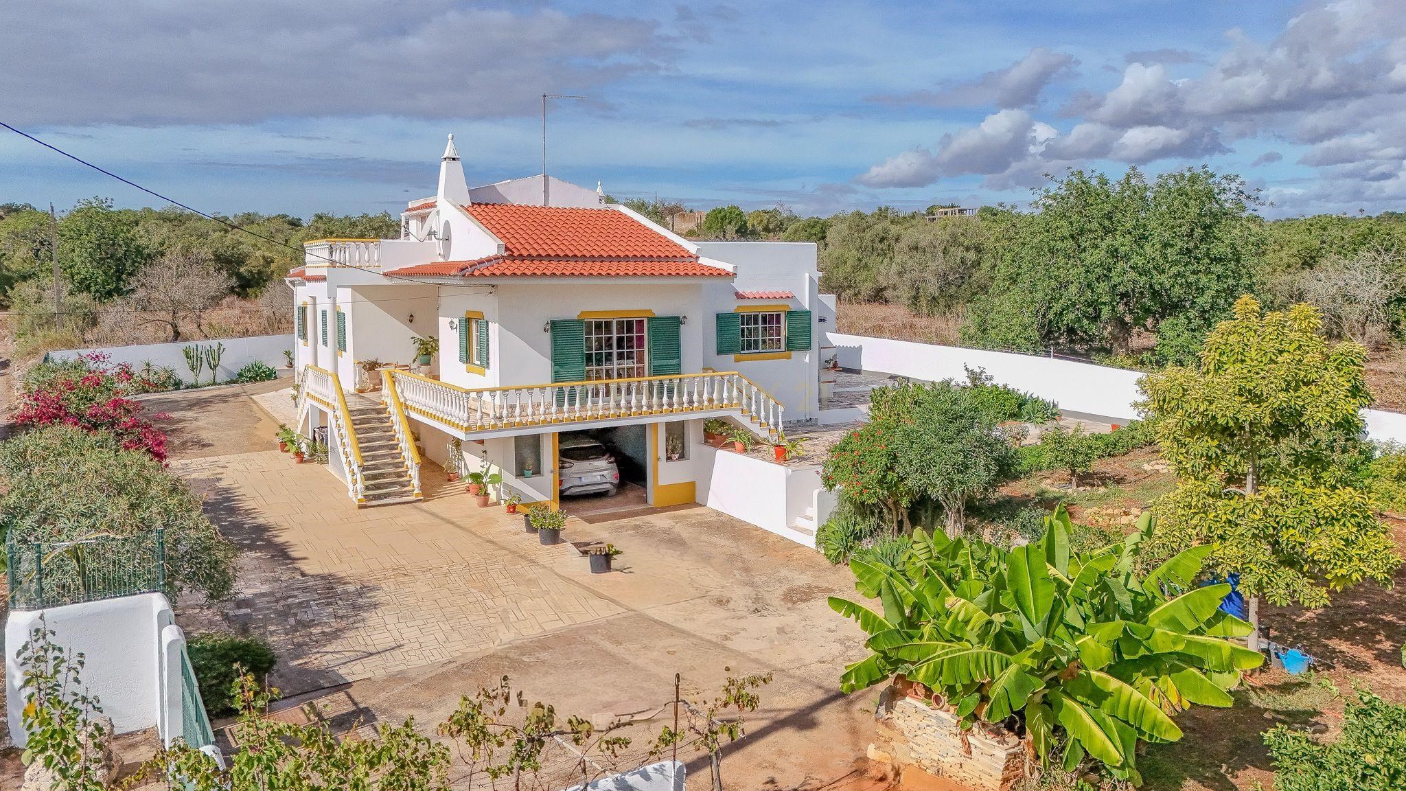 Charming Detached House in Quelfes, Olhão