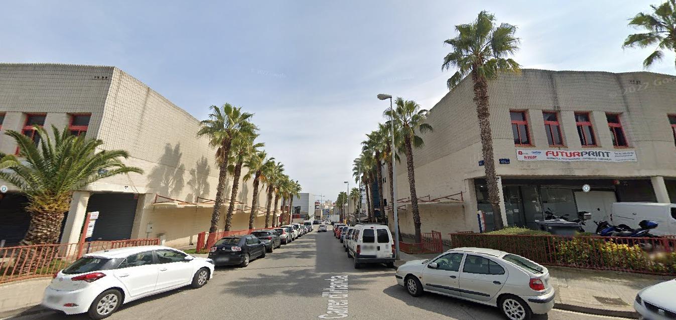 INDUSTRIAL WAREHOUSE FOR SALE WITH PROFITABILITY IN THE MONTIGALA INDUSTRIAL ESTATE OF BADALONA