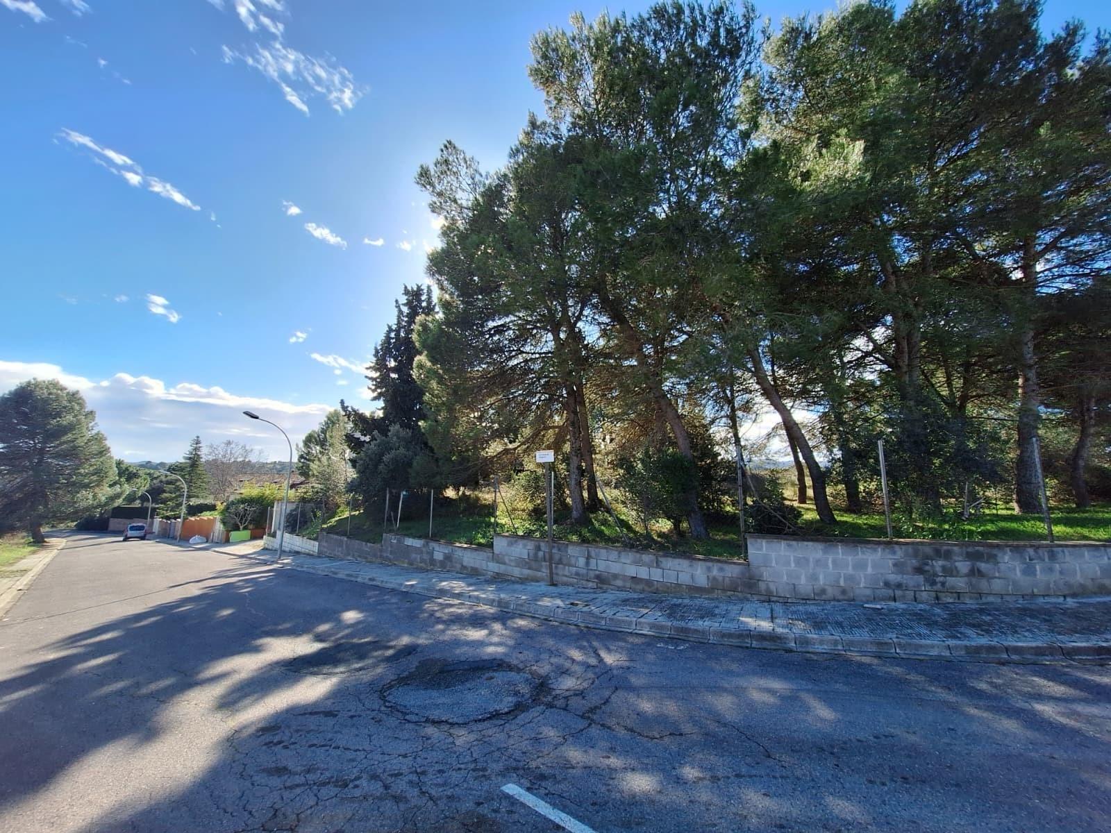Corner plot of 795 m2 in Sant Jaume Sesoliveres