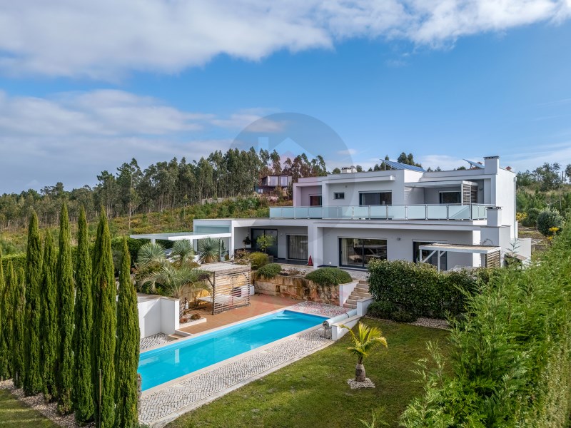Contemporary villa with a pool and generous garden Nadadouro (Caldas da Rainha / Silver Coast)