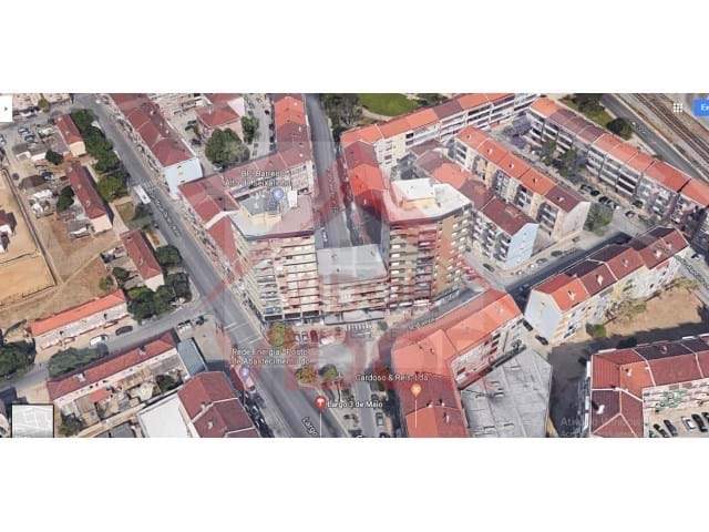 Duplex shop with shop windows in Alto do Seixalinho - Barreiro