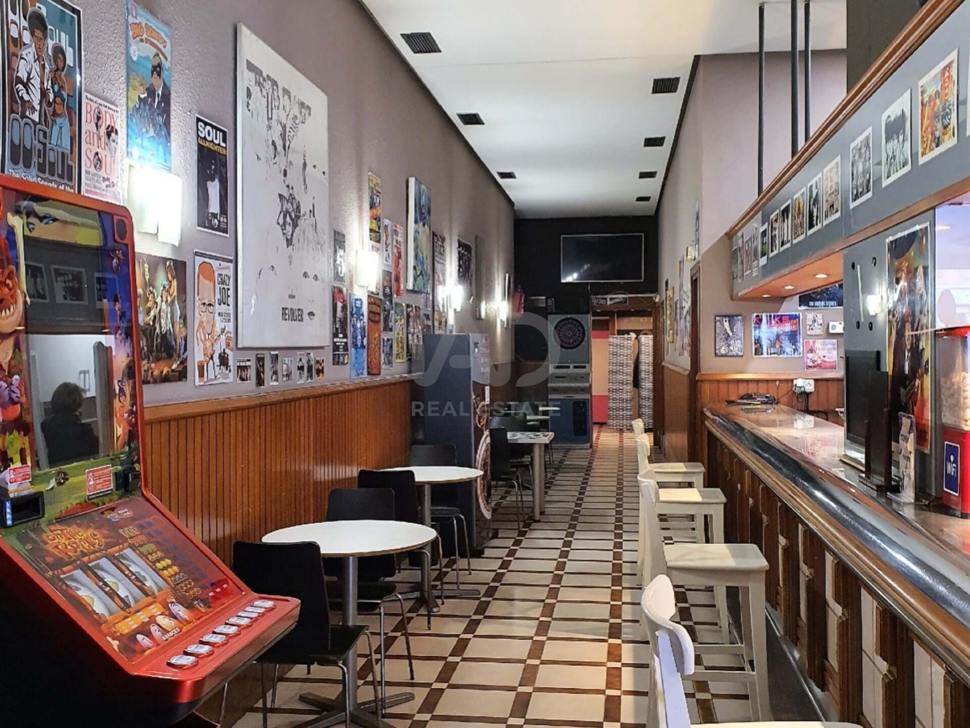 Tienda / local comercial 1 dormitorios - 113.00 m2