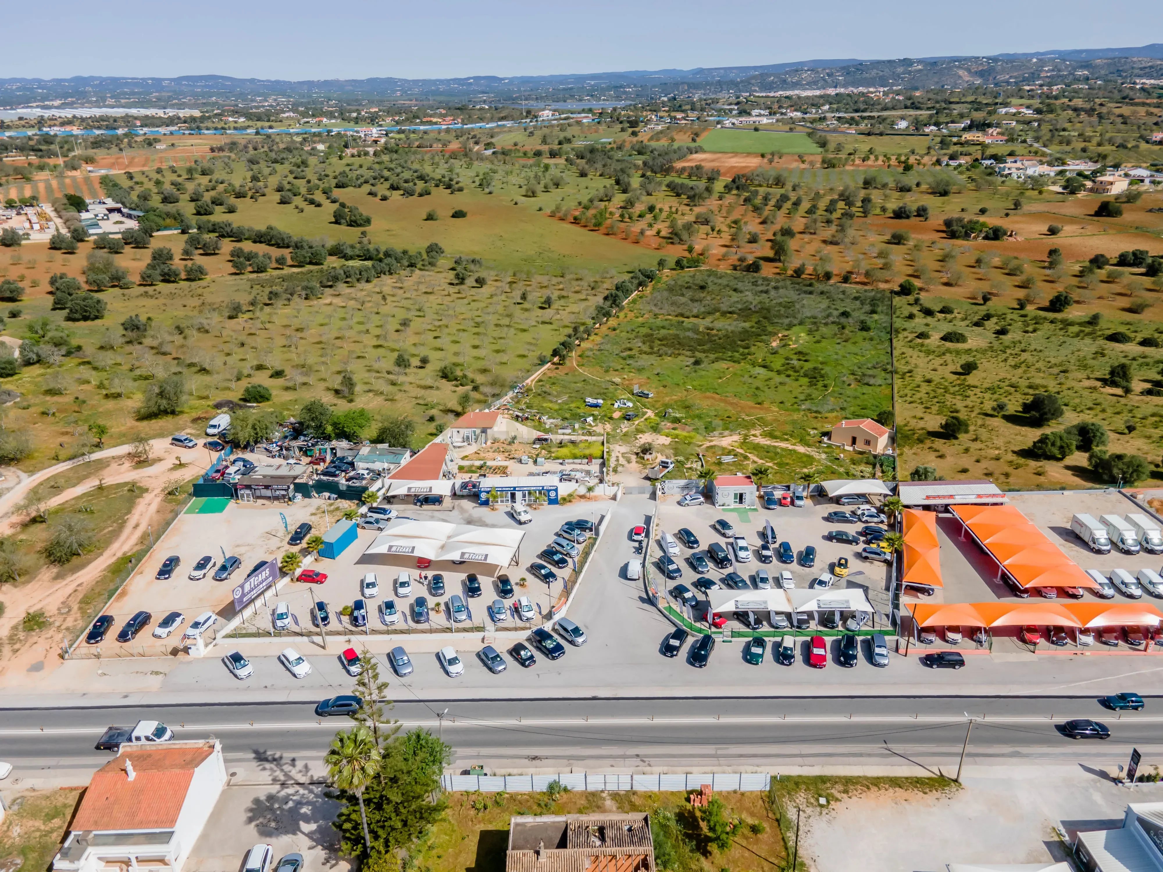 Investment with 17,720 m² of land on National Road 125