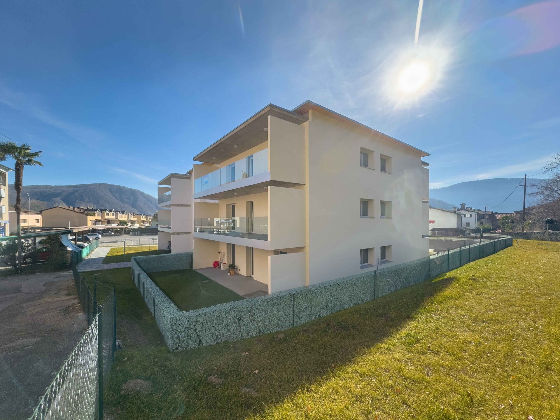 Appartamento 3.5 locali a Caslano, Canton TI - Moderno, raffinato e centrale