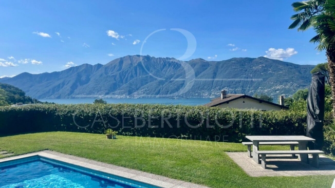 Sun-drenched garden apartment with lake view, pool and jacuzzi in Vairano