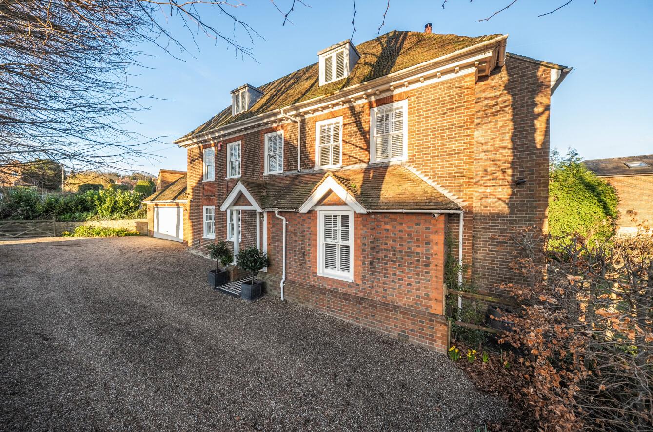 Detached House: for sale in Teston Maidstone