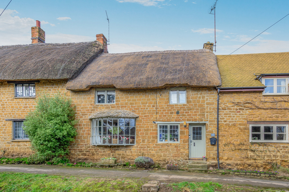 Cottage: for sale in Wroxton Banbury