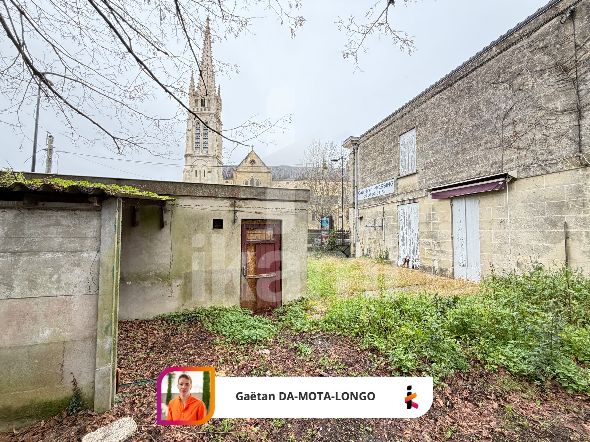 UNDER OFFER Commercial premises with garage and high potential in the city center of Caudéran