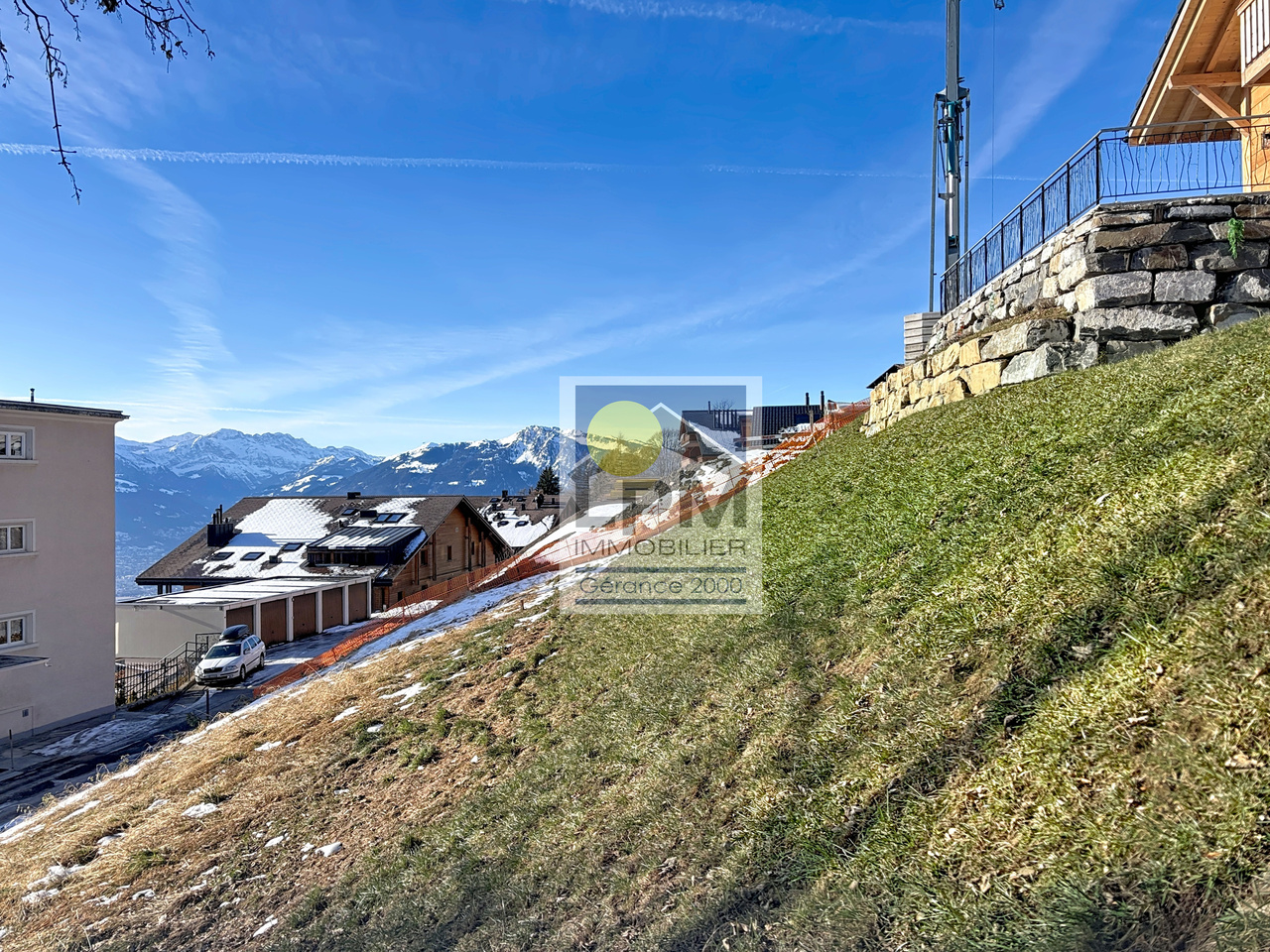 Land for sale of 595 m2 located close to all amenities